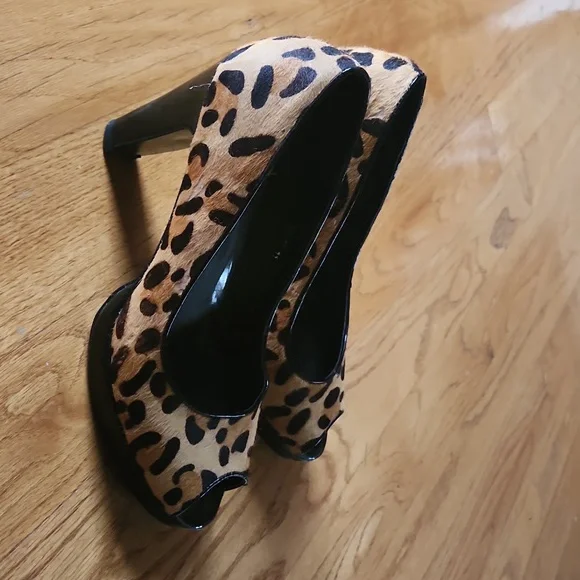 Heels - Picture 2 of 4